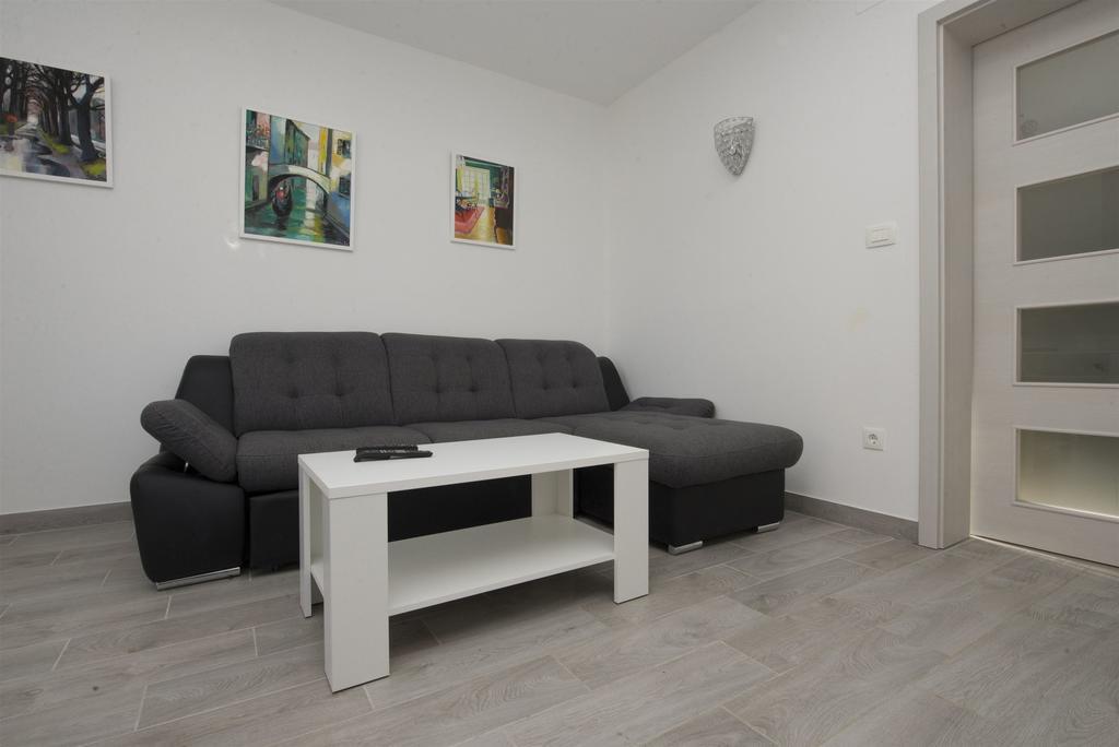 Apartment Jure Слатине Екстер'єр фото