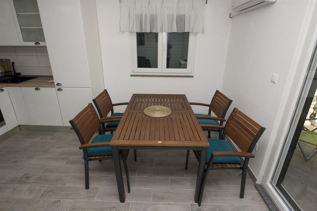 Apartment Jure Слатине Екстер'єр фото